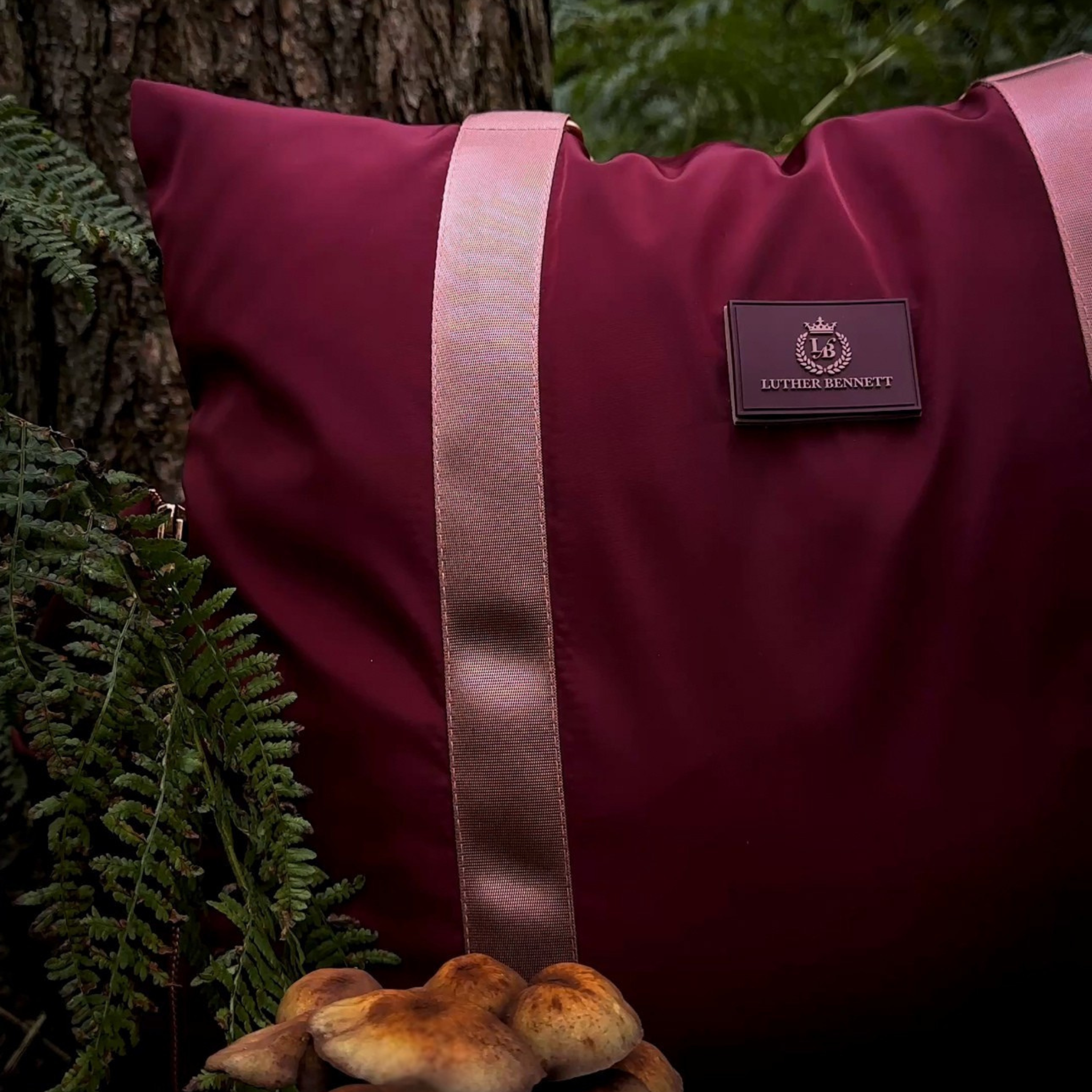 Travel Dog Pod - Rosewood