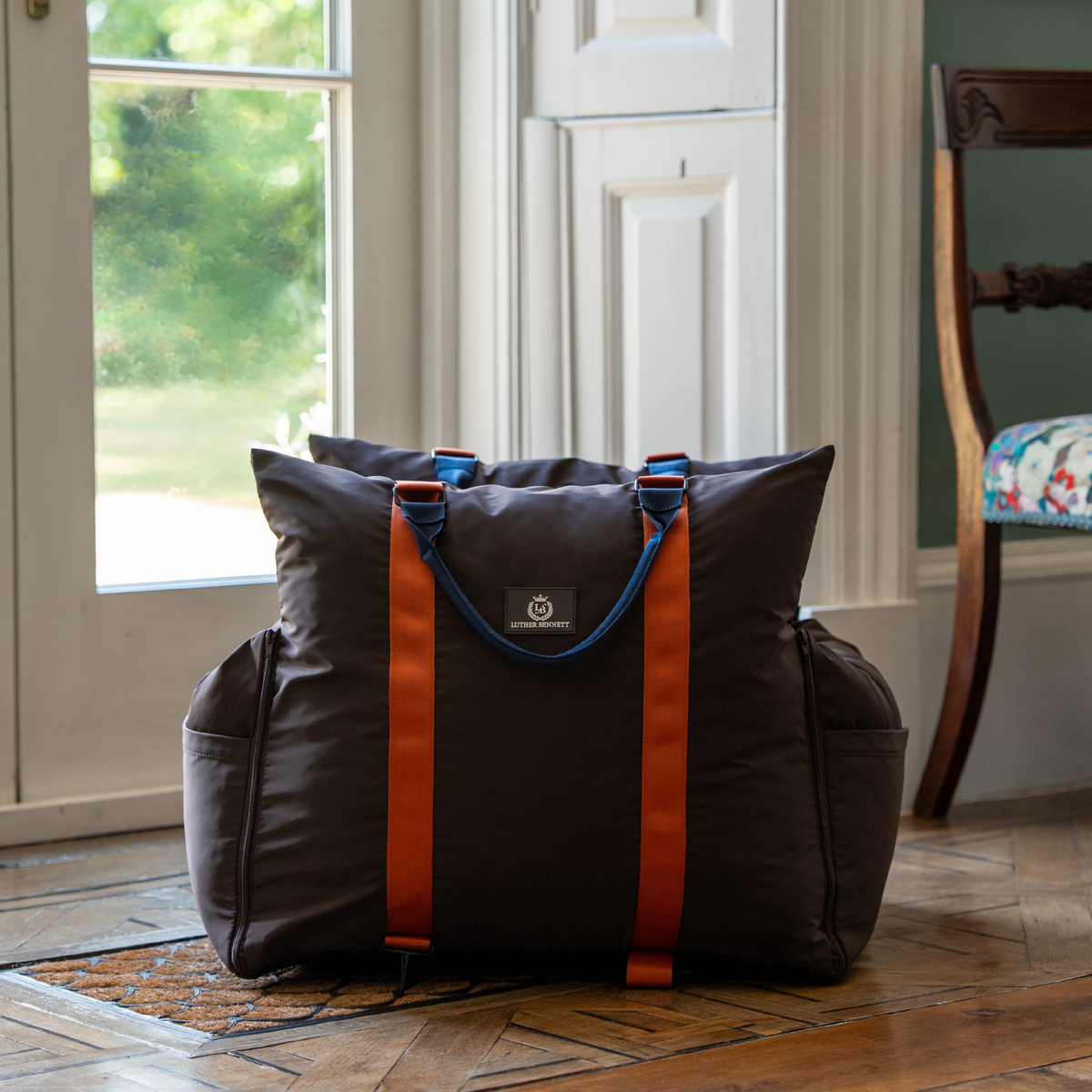 Coffee Travel Dog Pod, Classic
